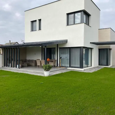 Amira Apartman & Wellness Nagykallo Exterior photo