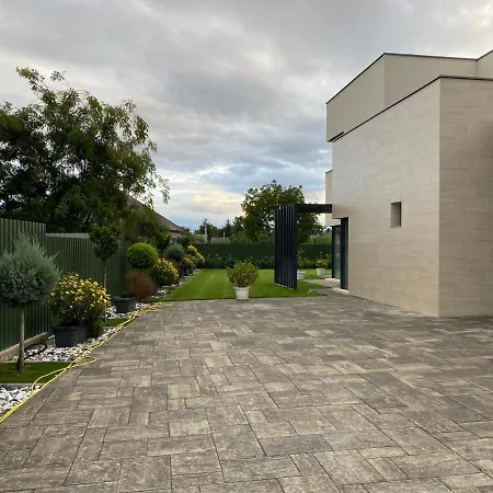 Amira Apartman & Wellness Nagykallo Exterior photo