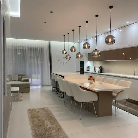 Amira Apartman & Wellness Nagykallo Exterior photo