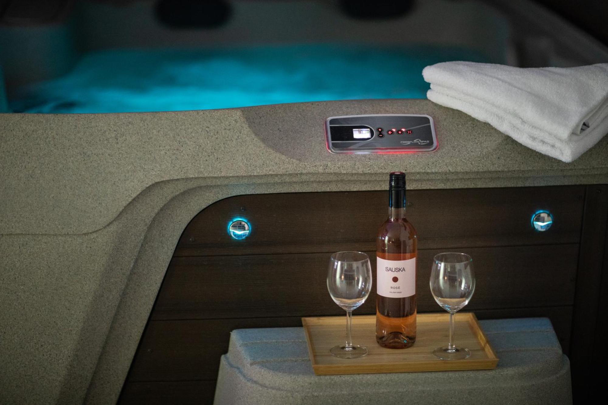 Amira & Wellness Apartment *